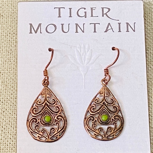 Tiger Mountain - OPEN FLOWER RUBY CENTER EAR main image 0